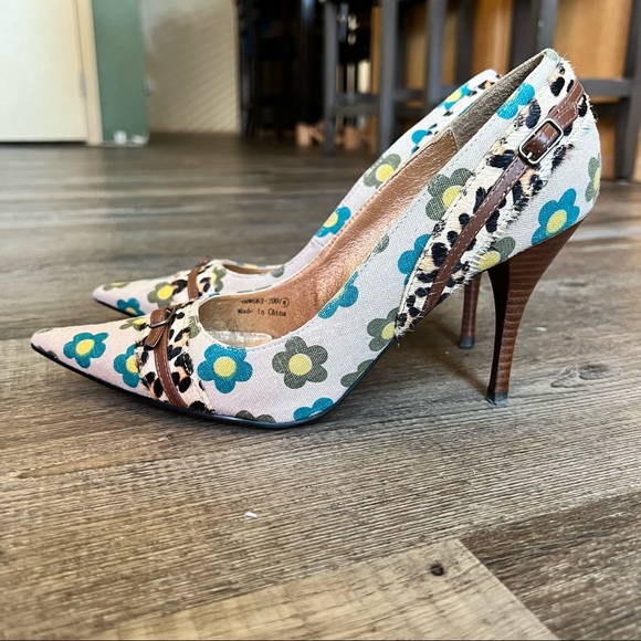 Naughty Monkey Leopard/Floral Heels (Fall 2005 season) - Picture 2 of 7